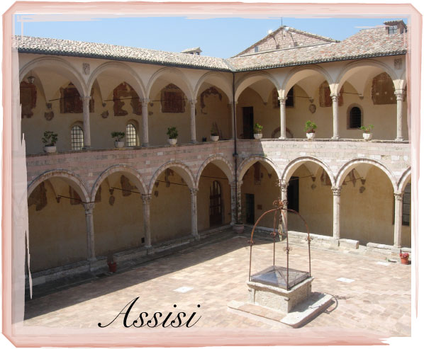 Assisi-chiostro-San-Francesco