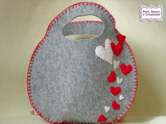 Idee Per San Valentino Una Borsa Tutta A Cuori Pane Amore E Creativita