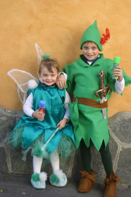 Idee di carnevale: i costumi da Peter Pan e Trilli · Pane, Amore e  Creatività