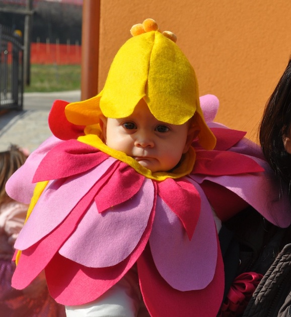 Idee di carnevale: il costume da fiorellino per neonato · Pane