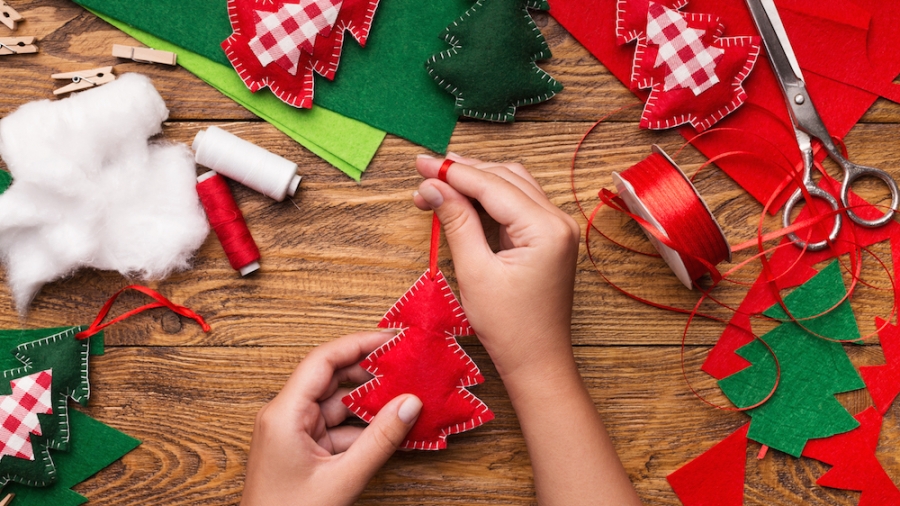 Lavoretti Di Natale In Feltro Tutorial.Cartamodello Per Fare Gli Alberi Di Natale In Feltro Pane Amore E Creativita