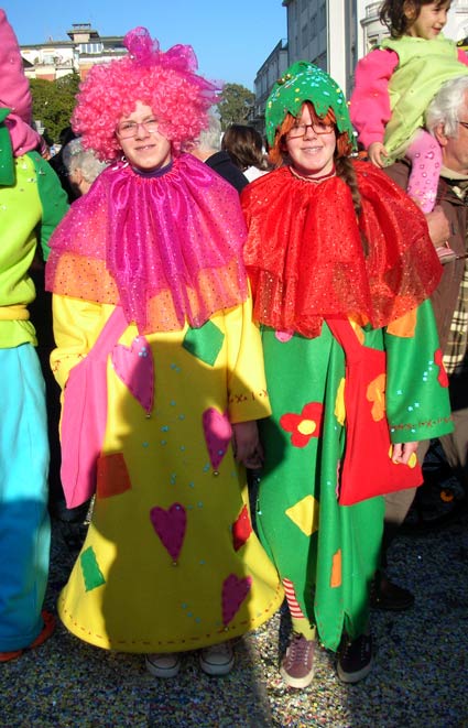 Idee di carnevale: il costume da pagliaccio e folletto dei fiori