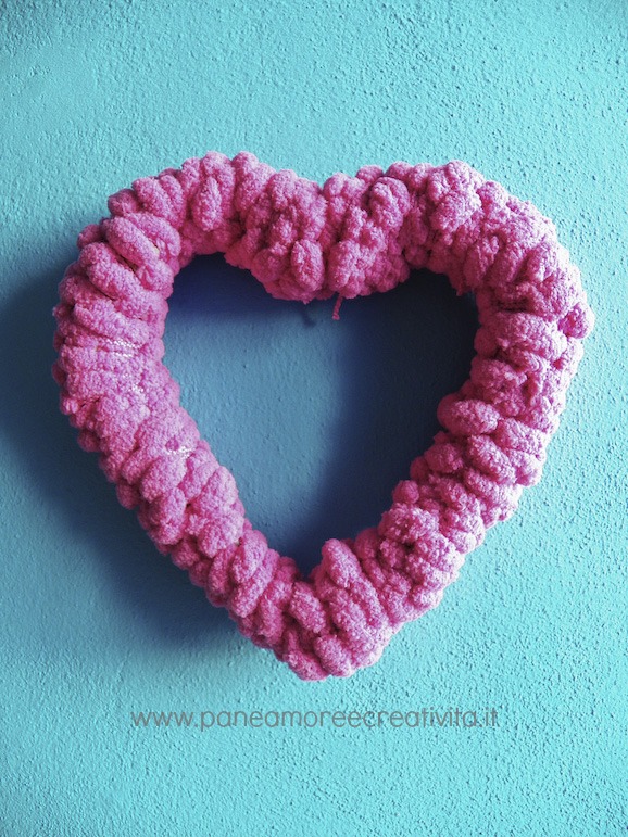 Idee San Valentino: il cuore di lana pon pon