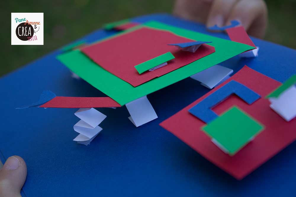 robot di carta fatto dai bambini