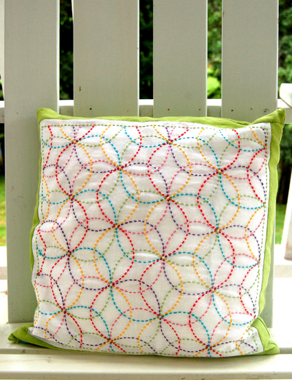 Il ricamo Sashiko e un cuscino pieno di colore e creatività