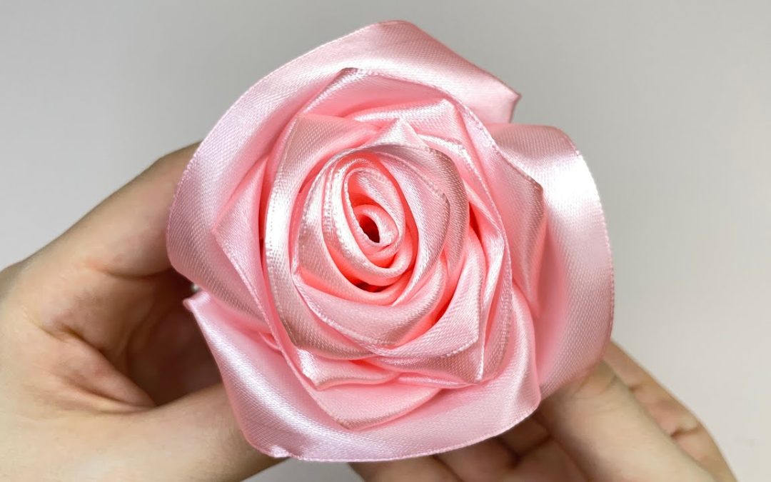 Festa della mamma: una spilla fiore