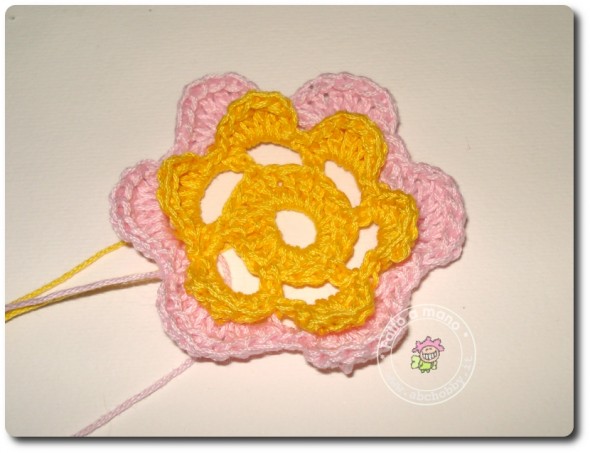 fiore a uncinetto