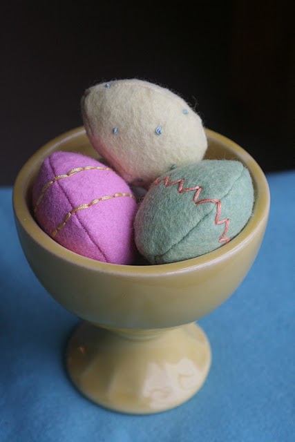 uova di pasqua in feltro.jpg