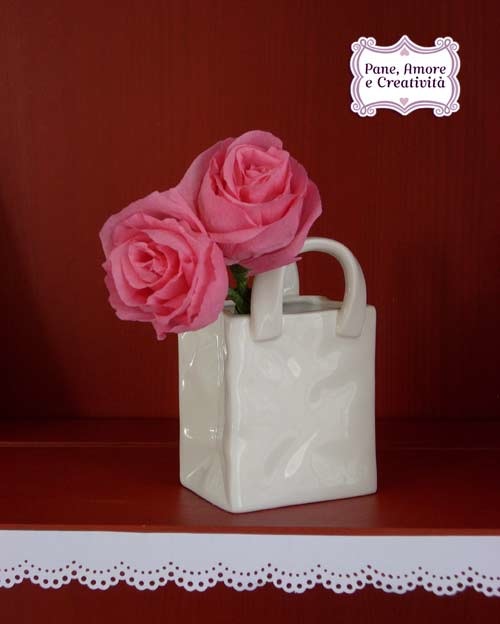 roselline-in-vasetto-ceramica-1.jpg