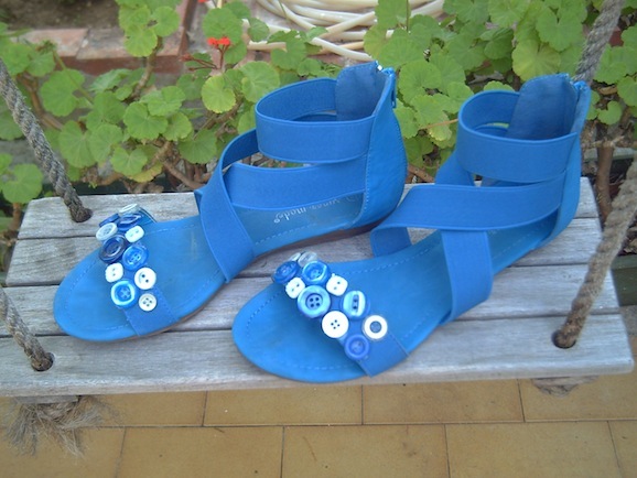 Un’idea per decorare e rinnovare i sandali