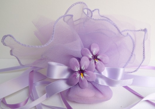 La bomboniera a forma di violetta