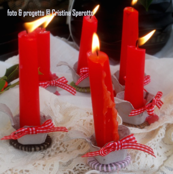 Segnaposti per la tavola di Natale con i cartoni portauova