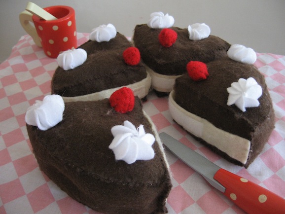 Torta al cioccolato in feltro
