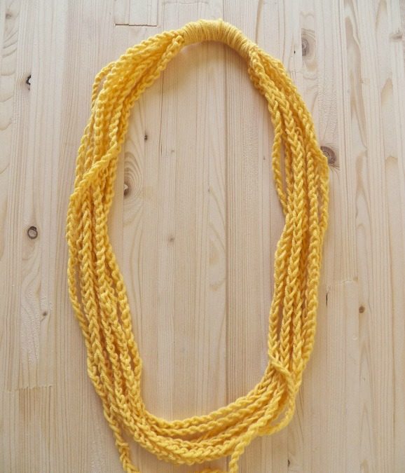 La collana uncinetto da creare solo con il punto catenella