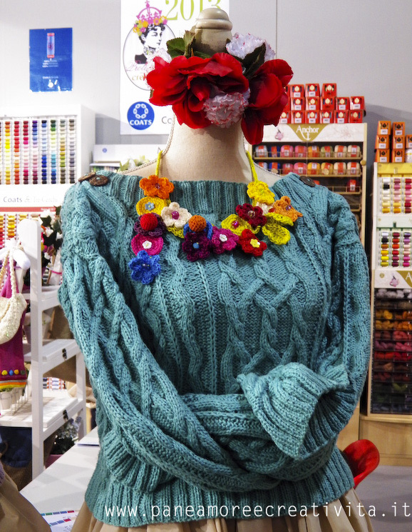 maglia-celeste-fatta-a-mano