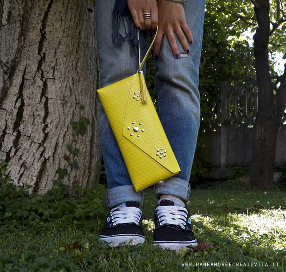 borsa pochette nel verde