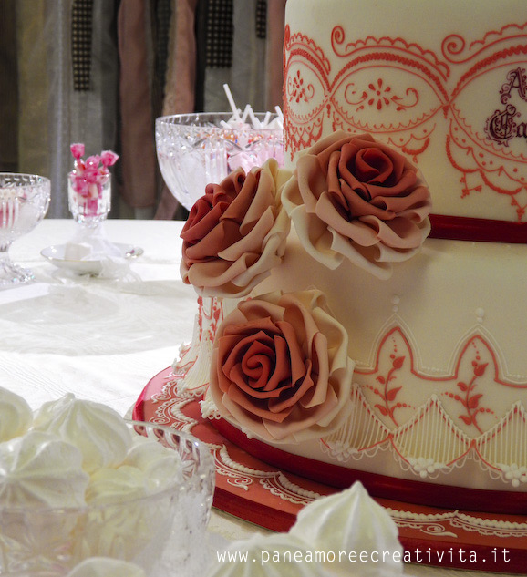 torta-nuziale-in-rosso