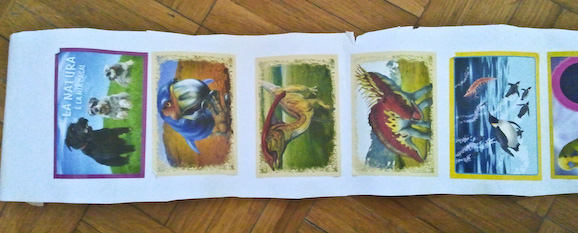 figurine incollate sulla striscia di carta