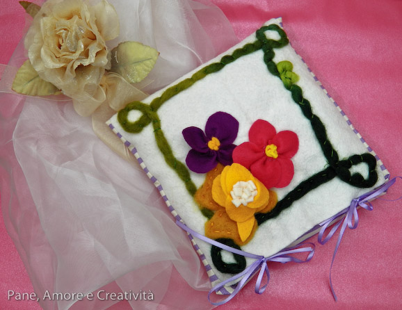 Tutorial: il cuscino di noccioli di ciliegia con fiori di feltro