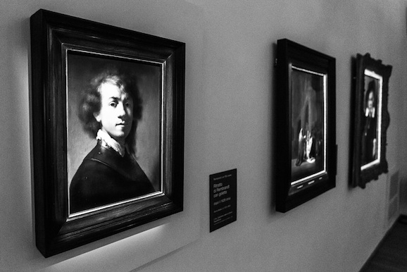 Rembrandt van Rijn (atelier) Ritratto di Rembrandt con goletta dopo il 1629 circa olio su tavola, cm 37,9 x 28,9 acquisito dal principe Guglielmo V nel 1768 (Inv. n. 148)