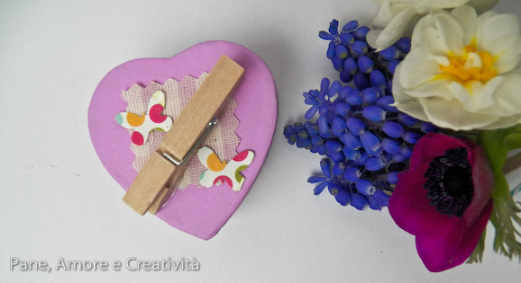 scatola rosa con molletta