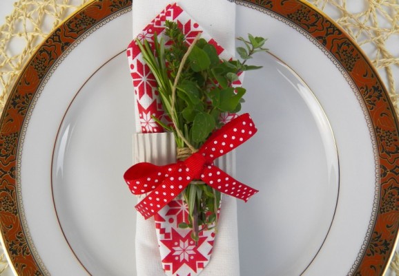 Ferma tovagliolo di Natale fai da te con erbe aromatiche