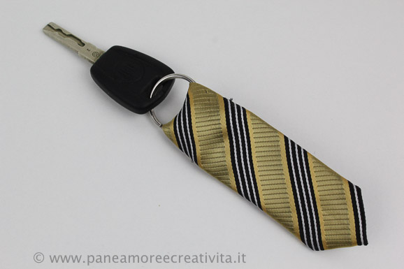 portachiavi_con_cravatta