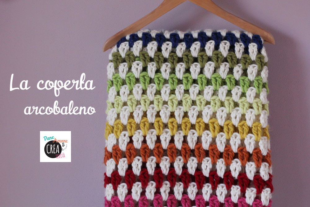 Come fare una coperta a uncinetto, con motivo arcobaleno