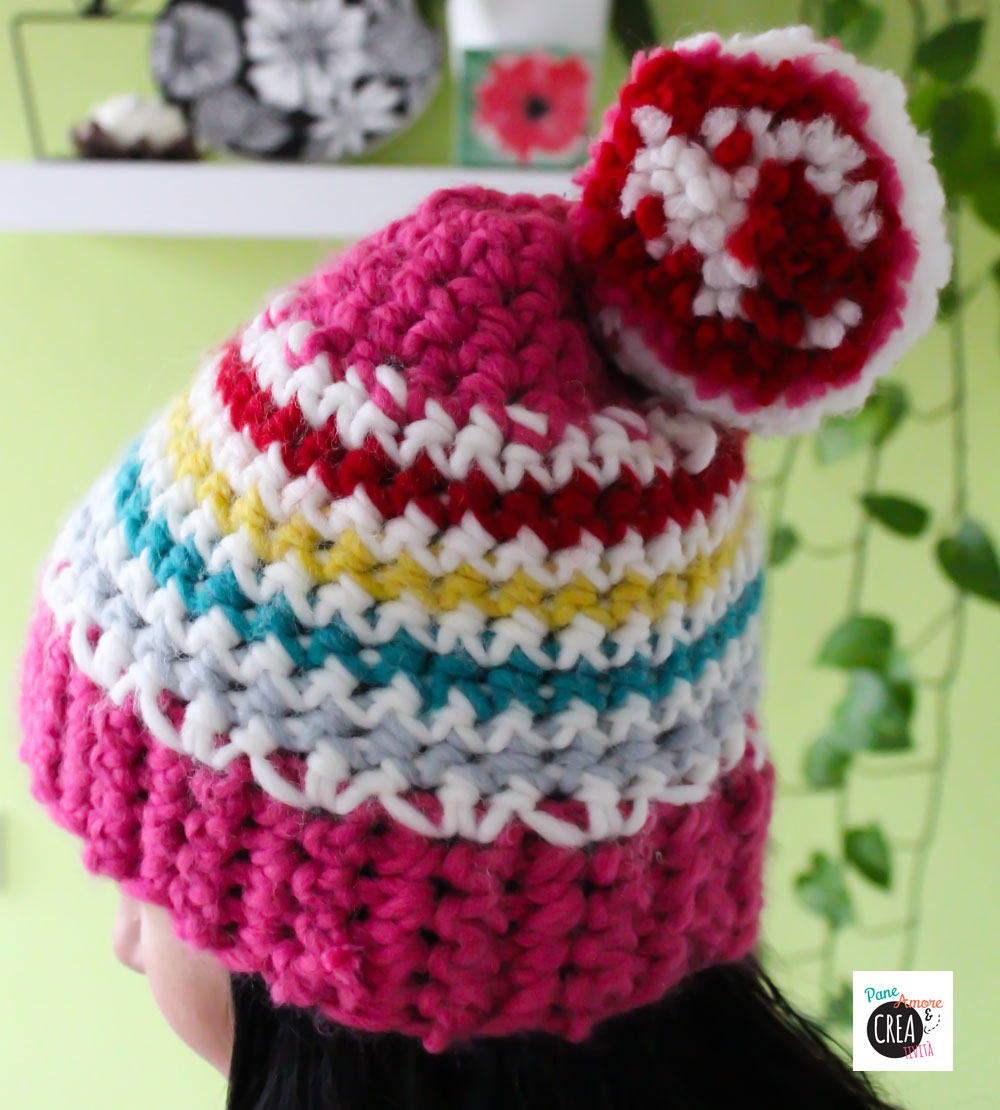 berretto-all'uncinetto-con-maxi-pompon-2