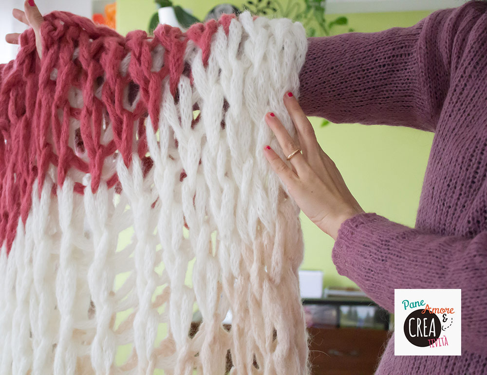 coperta-a-maglia-con-le-mani-5bis