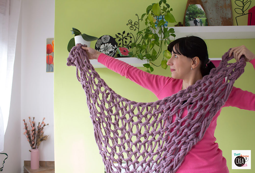 scialle-di-lana-maglia-con-le-mani