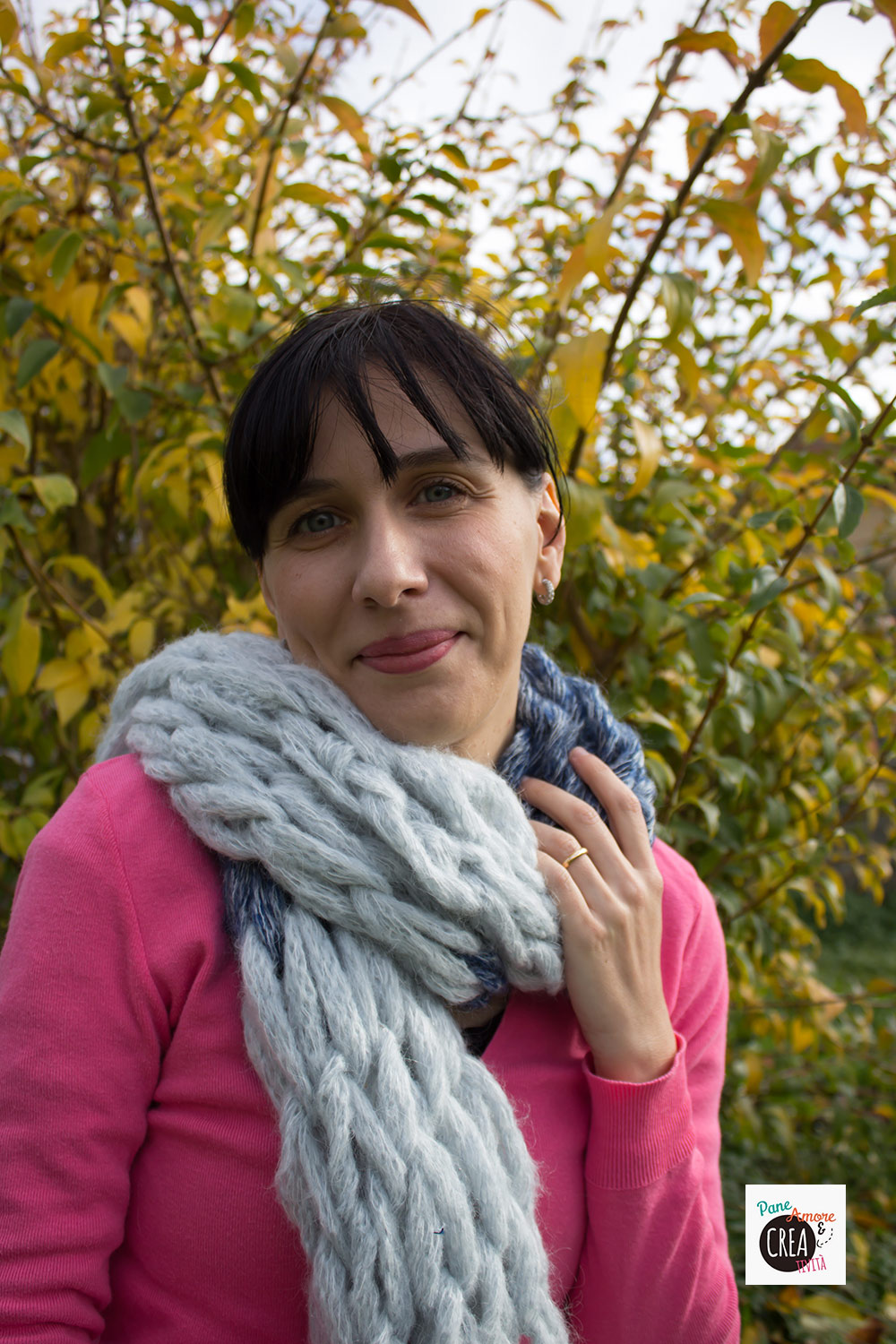 tutorial-sciarpa-maglia-con-le-mani