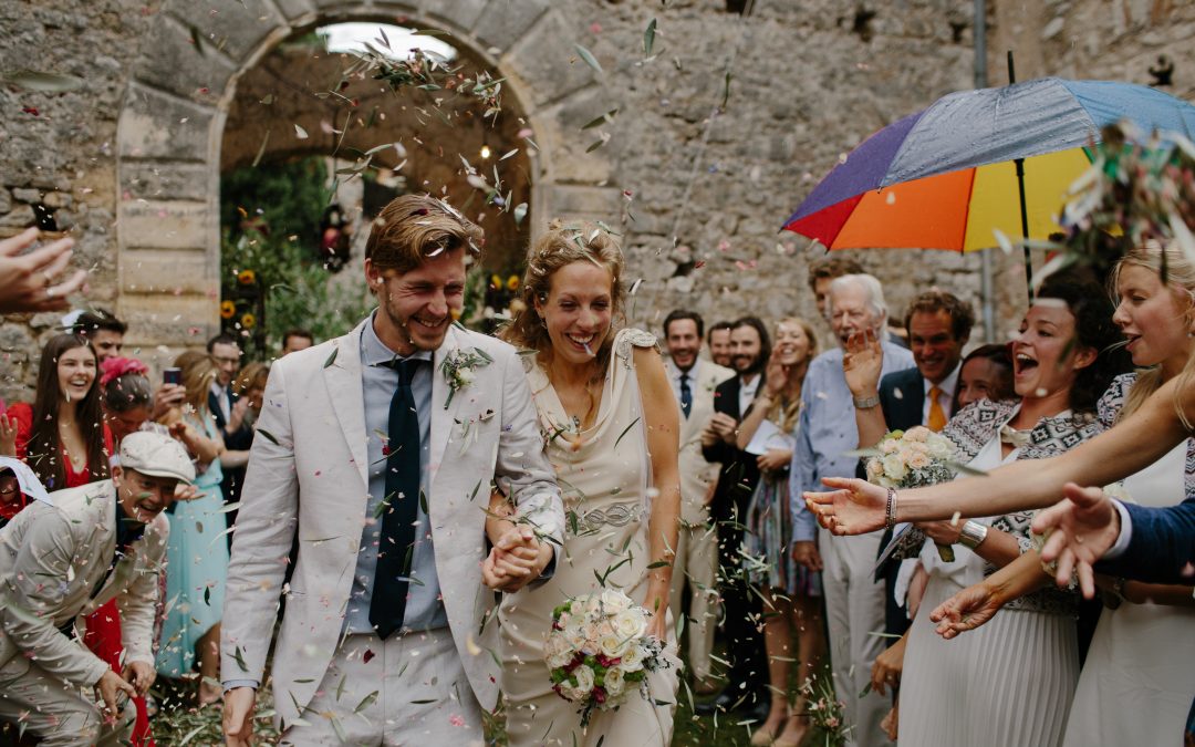 Come fare un album foto di matrimonio con le foto degli amici