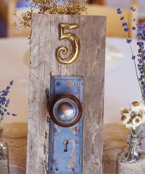 10 fantastici modi per utilizzare le porte vintage al matrimonio