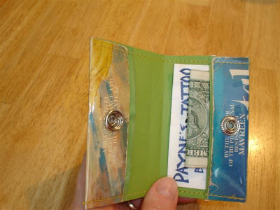 Come fare un portafoglio di carta riciclata