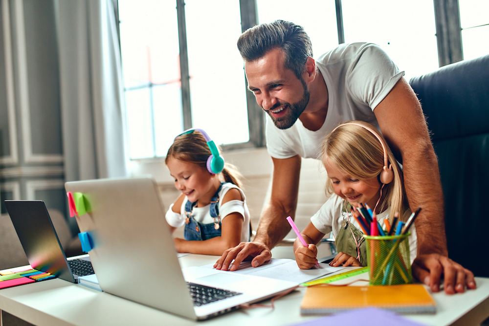 Guida alle famiglie, trucchi per risparmiare sulla bolletta della luce