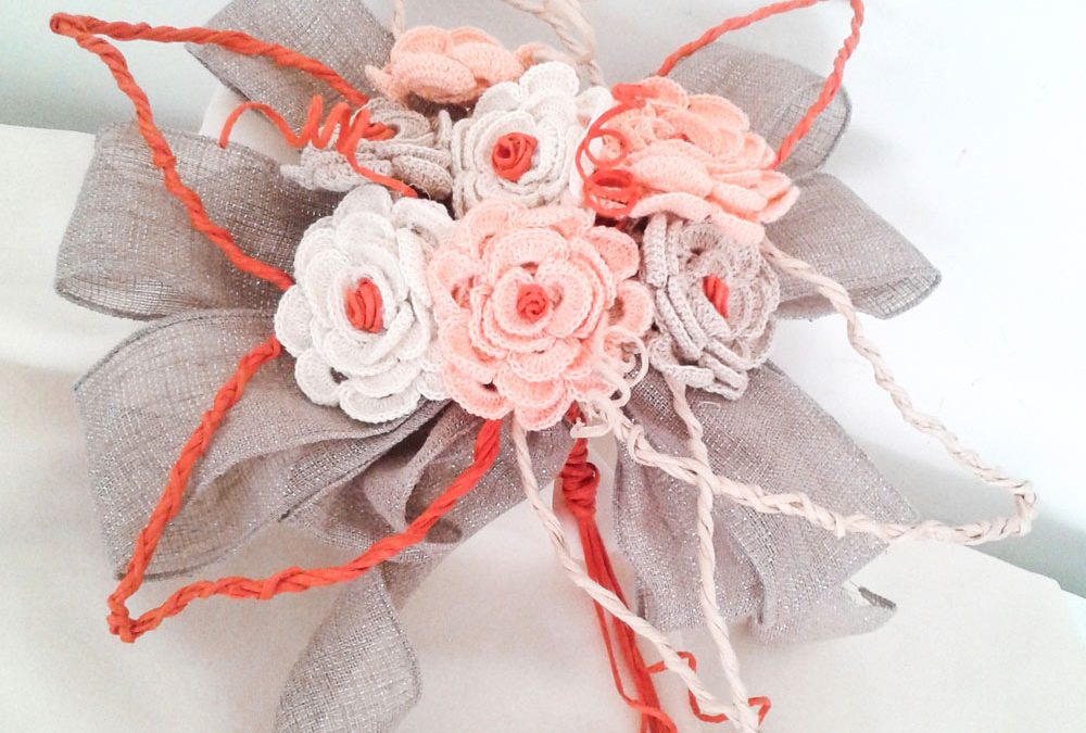 Matrimonio fai da te: bouquet di rose all’uncinetto