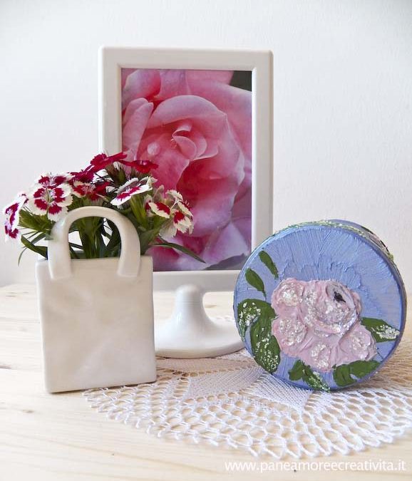 Idee per riciclare: il barattolo decorato con la rosa 3d